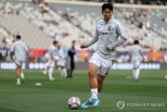 노란 수영복에 섹시한 몸매 어필하는 존예 처자