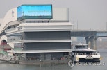 노란 수영복에 섹시한 몸매 어필하는 존예 처자