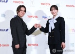 노란 수영복에 섹시한 몸매 어필하는 존예 처자