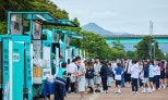노란 수영복에 섹시한 몸매 어필하는 존예 처자