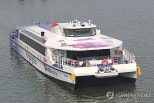 노란 수영복에 섹시한 몸매 어필하는 존예 처자