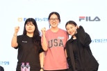 노란 수영복에 섹시한 몸매 어필하는 존예 처자