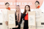 노란 수영복에 섹시한 몸매 어필하는 존예 처자
