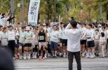 노란 수영복에 섹시한 몸매 어필하는 존예 처자
