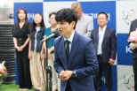 노란 수영복에 섹시한 몸매 어필하는 존예 처자