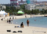 노란 수영복에 섹시한 몸매 어필하는 존예 처자