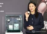 노란 수영복에 섹시한 몸매 어필하는 존예 처자