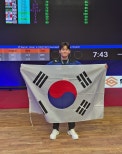 노란 수영복에 섹시한 몸매 어필하는 존예 처자