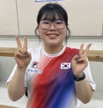 노란 수영복에 섹시한 몸매 어필하는 존예 처자
