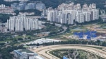 노란 수영복에 섹시한 몸매 어필하는 존예 처자