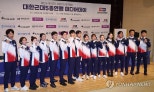 노란 수영복에 섹시한 몸매 어필하는 존예 처자