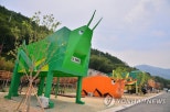 노란 수영복에 섹시한 몸매 어필하는 존예 처자