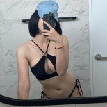 노란 수영복에 섹시한 몸매 어필하는 존예 처자