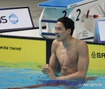 노란 수영복에 섹시한 몸매 어필하는 존예 처자