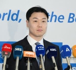 노란 수영복에 섹시한 몸매 어필하는 존예 처자