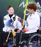 노란 수영복에 섹시한 몸매 어필하는 존예 처자