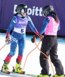 노란 수영복에 섹시한 몸매 어필하는 존예 처자