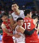 노란 수영복에 섹시한 몸매 어필하는 존예 처자