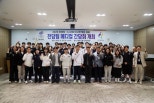 노란 수영복에 섹시한 몸매 어필하는 존예 처자