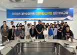노란 수영복에 섹시한 몸매 어필하는 존예 처자