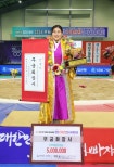 노란 수영복에 섹시한 몸매 어필하는 존예 처자