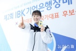 노란 수영복에 섹시한 몸매 어필하는 존예 처자