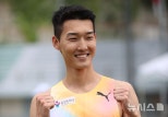 노란 수영복에 섹시한 몸매 어필하는 존예 처자