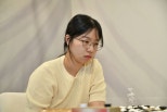 노란 수영복에 섹시한 몸매 어필하는 존예 처자