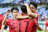 노란 수영복에 섹시한 몸매 어필하는 존예 처자