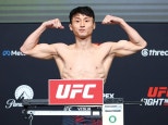 노란 수영복에 섹시한 몸매 어필하는 존예 처자
