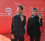 노란 수영복에 섹시한 몸매 어필하는 존예 처자