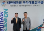 노란 수영복에 섹시한 몸매 어필하는 존예 처자
