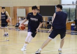 노란 수영복에 섹시한 몸매 어필하는 존예 처자