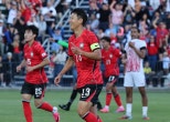 노란 수영복에 섹시한 몸매 어필하는 존예 처자