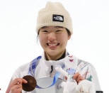 노란 수영복에 섹시한 몸매 어필하는 존예 처자