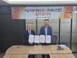 노란 수영복에 섹시한 몸매 어필하는 존예 처자
