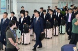 노란 수영복에 섹시한 몸매 어필하는 존예 처자