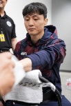노란 수영복에 섹시한 몸매 어필하는 존예 처자