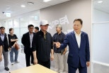 노란 수영복에 섹시한 몸매 어필하는 존예 처자