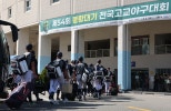 노란 수영복에 섹시한 몸매 어필하는 존예 처자
