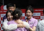 노란 수영복에 섹시한 몸매 어필하는 존예 처자