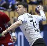 노란 수영복에 섹시한 몸매 어필하는 존예 처자