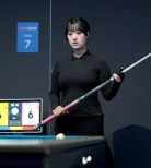 노란 수영복에 섹시한 몸매 어필하는 존예 처자