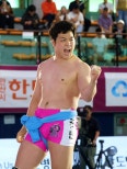 노란 수영복에 섹시한 몸매 어필하는 존예 처자