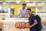 노란 수영복에 섹시한 몸매 어필하는 존예 처자