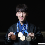 노란 수영복에 섹시한 몸매 어필하는 존예 처자