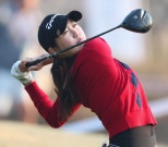 노란 수영복에 섹시한 몸매 어필하는 존예 처자