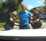 노란 수영복에 섹시한 몸매 어필하는 존예 처자