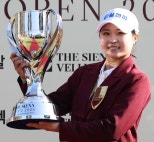 노란 수영복에 섹시한 몸매 어필하는 존예 처자