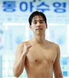 노란 수영복에 섹시한 몸매 어필하는 존예 처자